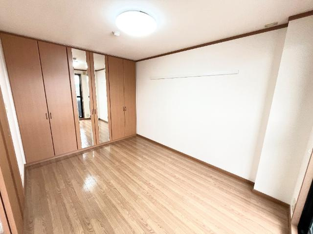 ロイヤルコーポ中川の内装|洋室