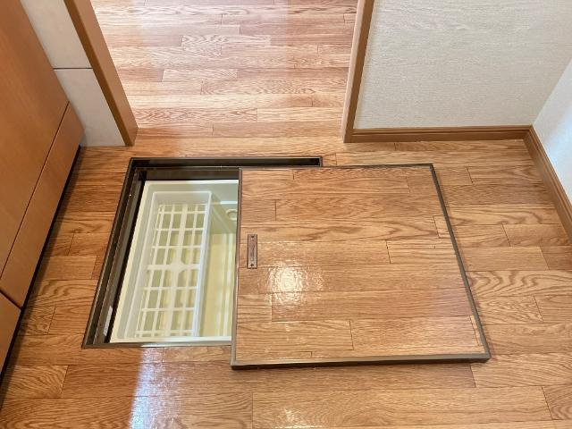 サンシャイン　フジの玄関|床下収納