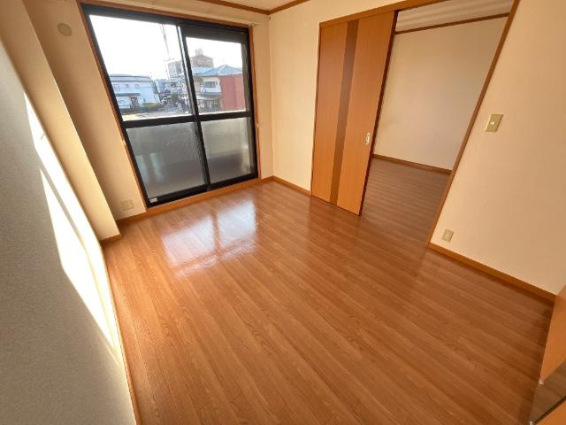 ロイヤルコーポ中川の内装|洋室