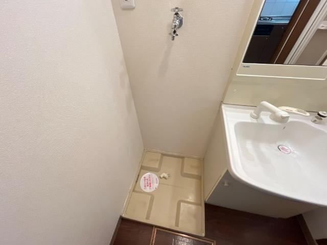 ワンダーハウス　Ｂのトイレ|洗濯機置場