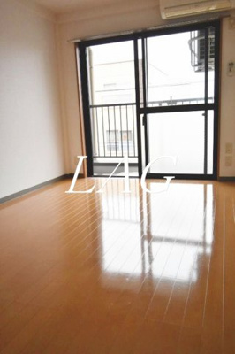 【居間・リビング】 | ドーチェスター大宮 | 洋室のお部屋です。