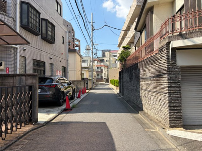【前面道路含む現地写真】 | 北新宿２丁目新築戸建 | 閑静な住宅地です。