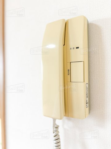 メゾンドール荒木のセキュリティ|インターホン付きで安心です☆