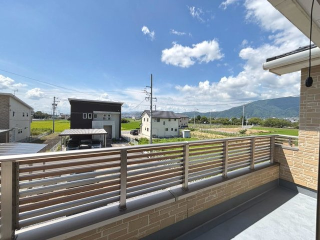 中古戸建　揖斐郡池田町六之井　平成30年築のバルコニー