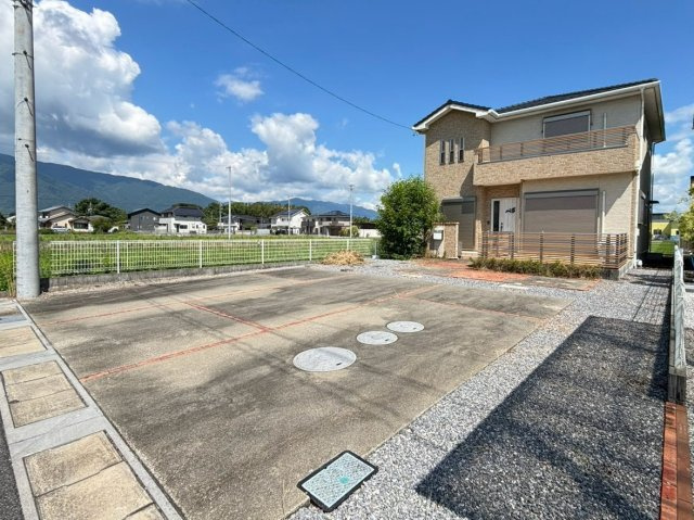 中古戸建　揖斐郡池田町六之井　平成30年築の駐車場