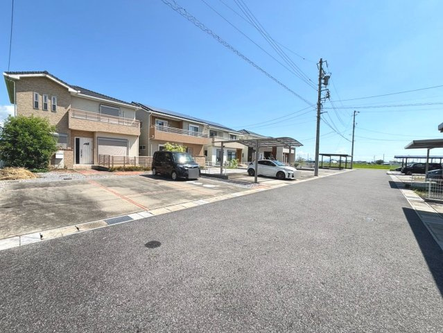 中古戸建　揖斐郡池田町六之井　平成30年築の前面道路含む現地写真