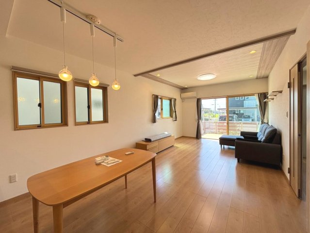 中古戸建　揖斐郡池田町六之井　平成30年築の居間・リビング