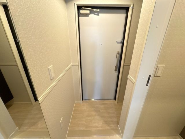 トウリ　ルームズ徳川東の玄関