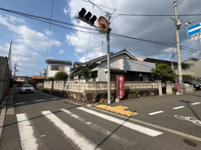 【前面道路含む現地写真】 | 上野芝町４丁　売土地 | 南側間口約１０．７ｍ！西側間口約１５．３ｍ！開放感のある住まいになりますね！