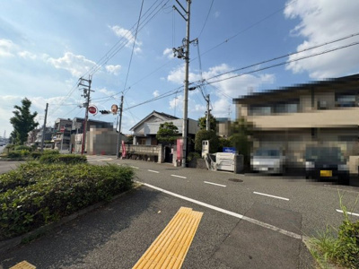 【前面道路含む現地写真】 | 上野芝町４丁　売土地 | 周辺にはスーパーや薬局など、商業施設がそろっていますよ！とても住みやすい環境です！