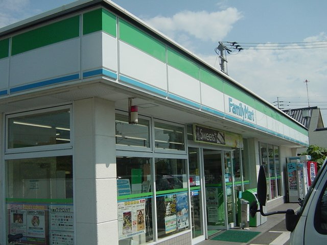 ラティールⅢの周辺|ファミリーマート（コンビニ）まで240ｍ