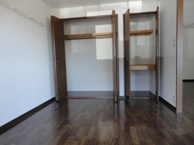 ルーエ　木太Ⅰの収納|南側洋室の収納
