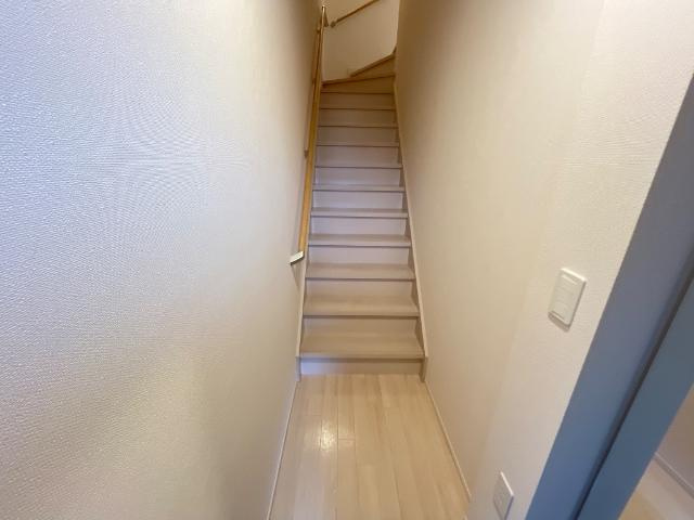 リンバの内装|階段