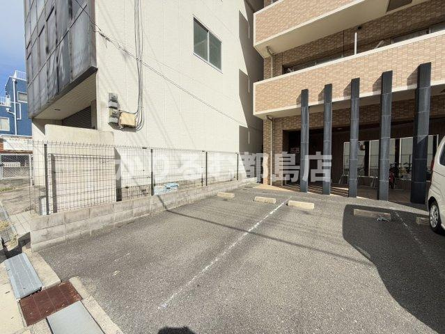 ディナスティ都島北通の駐車場