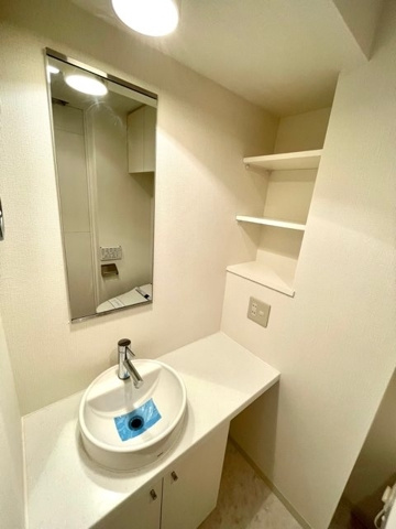 新品家具付きマンション市谷薬王寺町8(KaGood東京)の独立洗面台