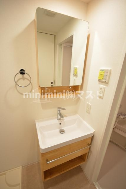 大阪市浪速区日本橋東１丁目の賃貸マンションの洗面所|※お部屋によりカラーリングが異なります。