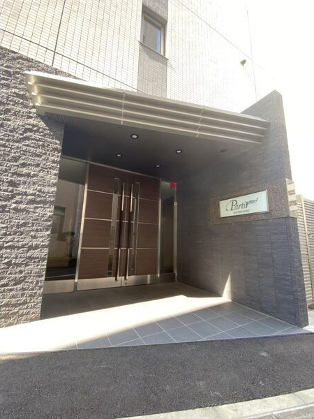 パルティール桜山のエントランス