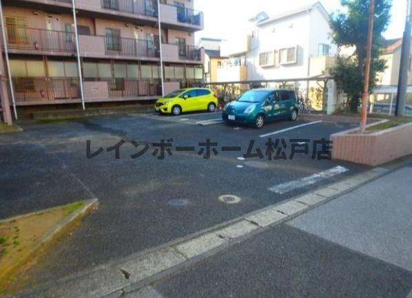 アルシュMの駐車場