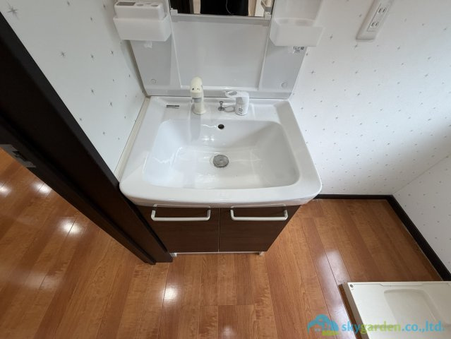 朝日本厚木マンションの独立洗面台