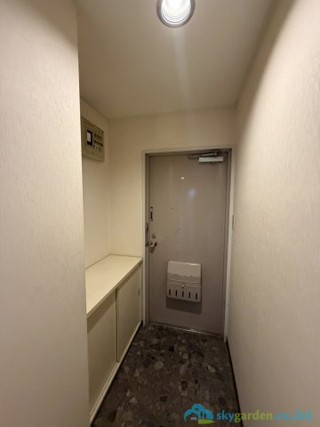 朝日本厚木マンションの玄関
