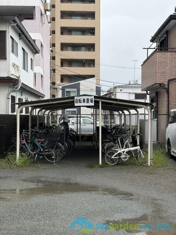朝日本厚木マンションの駐輪場