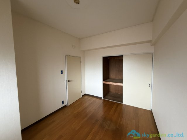 朝日本厚木マンションの寝室