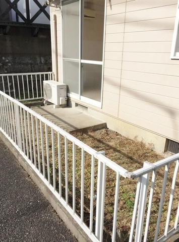 川崎市多摩区南生田６丁目のアパートのバルコニー