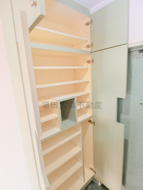笹山ビルの設備|玄関収納　シューズBOX