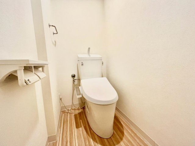 メゾンドール高田馬場のトイレ|2026.08.24撮影

現地ご見学希望・資料請求などお気軽にお問い合わせ下さい！
03-5990-5201