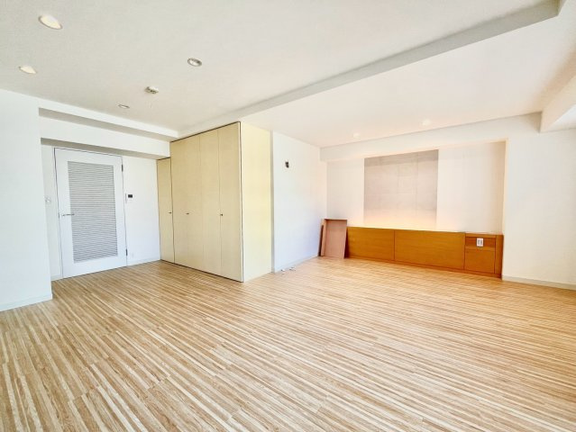 メゾンドール高田馬場の居間・リビング|2026.08.24撮影

現地ご見学希望・資料請求などお気軽にお問い合わせ下さい！
03-5990-5201
