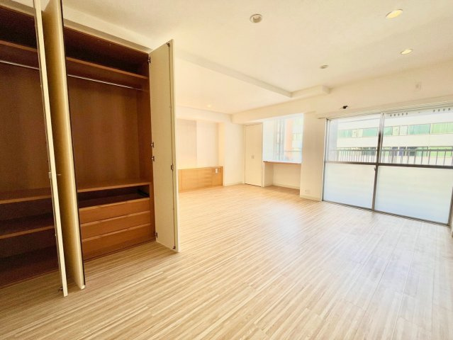 メゾンドール高田馬場の居間・リビング|2026.08.24撮影

現地ご見学希望・資料請求などお気軽にお問い合わせ下さい！
03-5990-5201