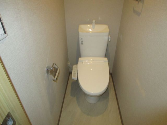 府中市多磨町１丁目の賃貸マンションのトイレ