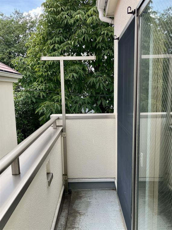 荻窪戸建のバルコニー|バルコニーからの眺めを楽しみながら食事をしませんか