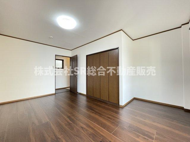 吉松2丁目中古戸建の寝室|広々とした洋室です！
