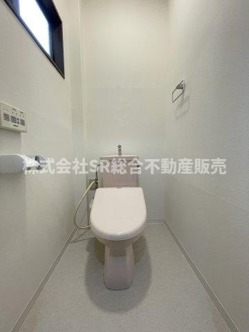 吉松2丁目中古戸建のトイレ|トイレが2ヵ所あるので朝の忙しい時間帯でも安心です♪
