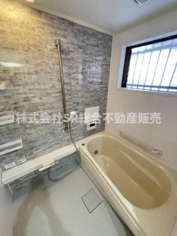 吉松2丁目中古戸建の浴室|足を伸ばしてゆったりくつろげる浴室です！