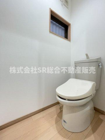 吉松2丁目中古戸建のトイレ|温水洗浄便座もございます♪