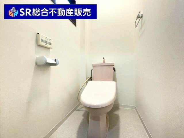 吉松2丁目中古戸建のトイレ|温水洗浄便座もございます♪