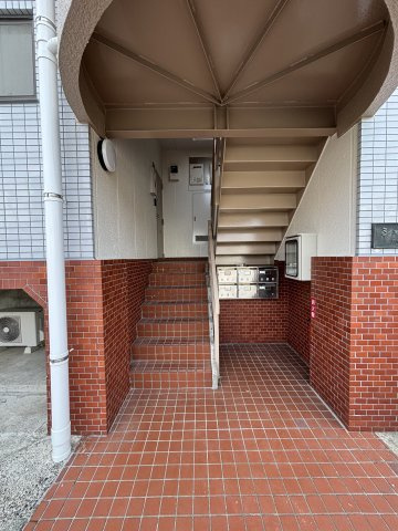 川崎市多摩区菅１丁目の賃貸マンションのエントランス