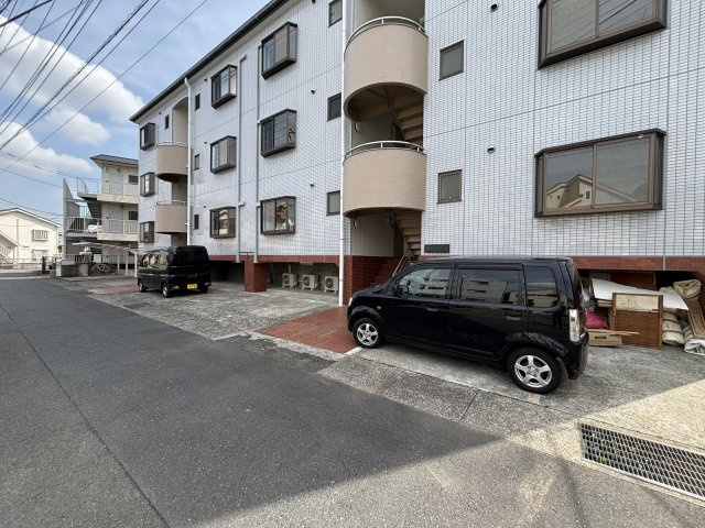 川崎市多摩区菅１丁目の賃貸マンションの駐車場