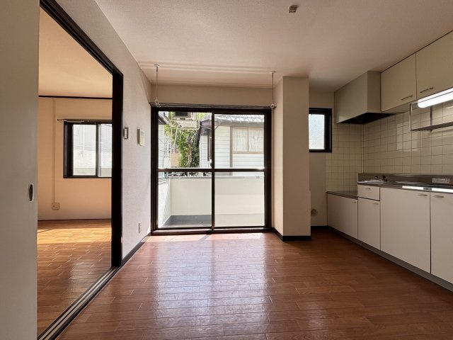 川崎市多摩区菅１丁目の賃貸マンションの居間・リビング