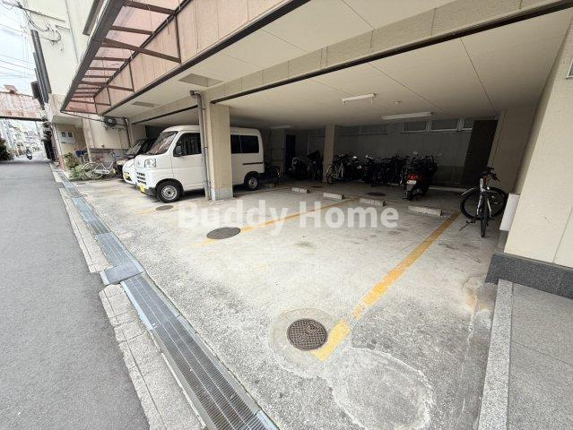 シャルマン昭和町の駐車場