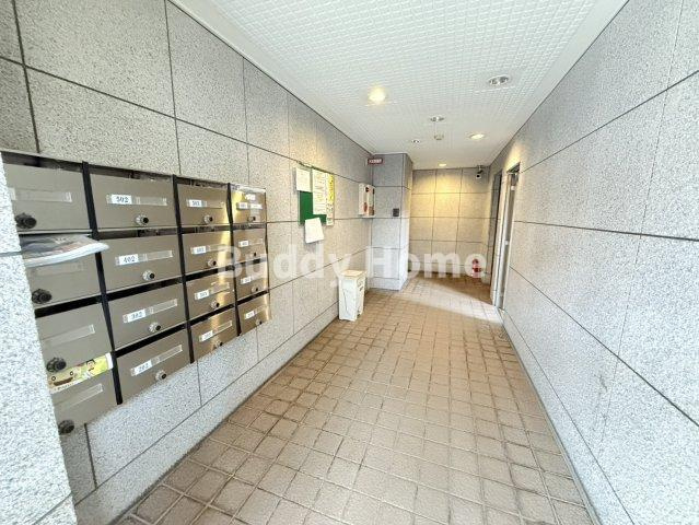 シャルマン昭和町のエントランス