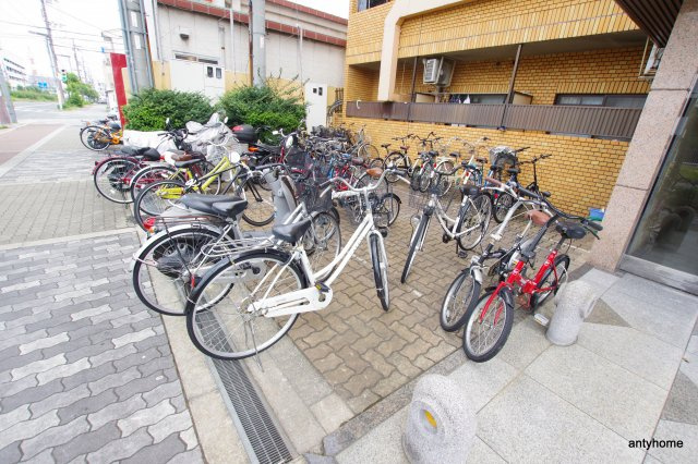 ロイヤルハイツ西淡路パート2　仲介手数料無料の駐車場