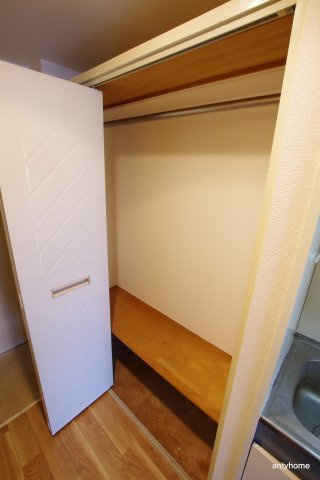 ロイヤルハイツ西淡路パート2　仲介手数料無料の収納