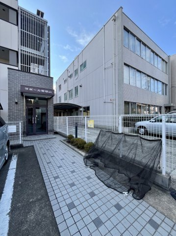 ラポール帝塚山のエントランス