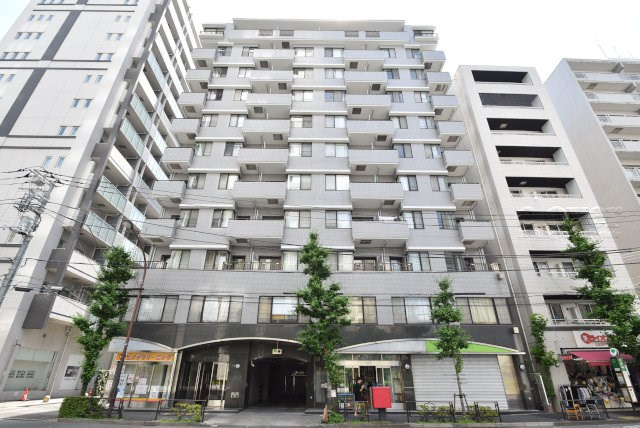 【外観】 | メゾン文京関口Ⅱ | 手入れの行き届いた外壁やエントランスなど、「見ればわかる」レベルで清潔感を保ったマンションです。築年数を感じさせない姿で皆様をお出迎えします。～即日のご見学可能～　お問合せはお気軽にどうぞ。
