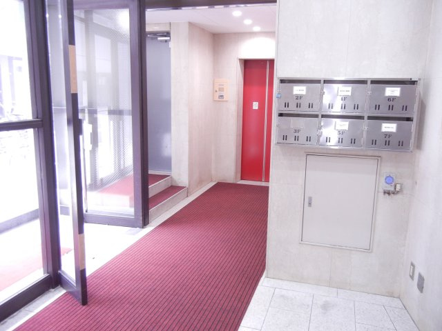 グラン・ビルド岩城のエントランス