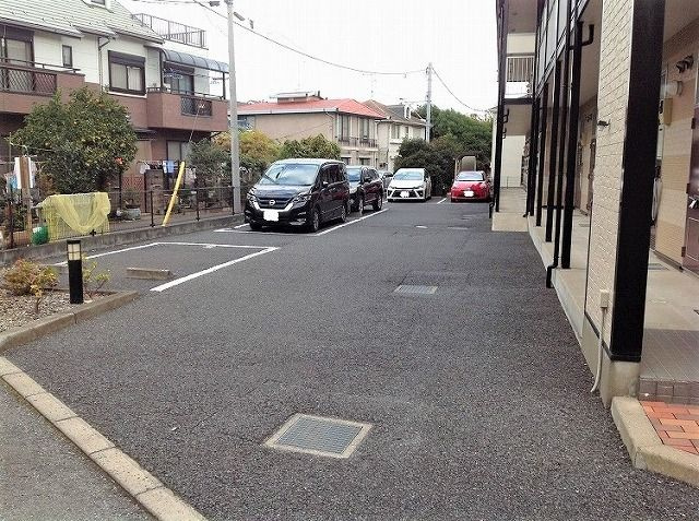 レオパレス西船ガーデンコートの駐車場