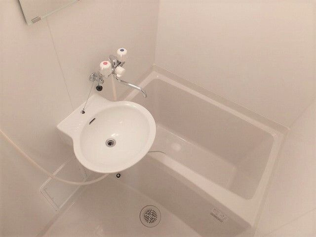 レオパレス西船ガーデンコートの浴室